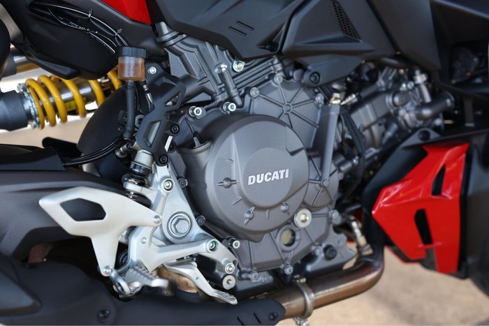 2025 Ducati Streetfighter V2 Streetfighter Red
