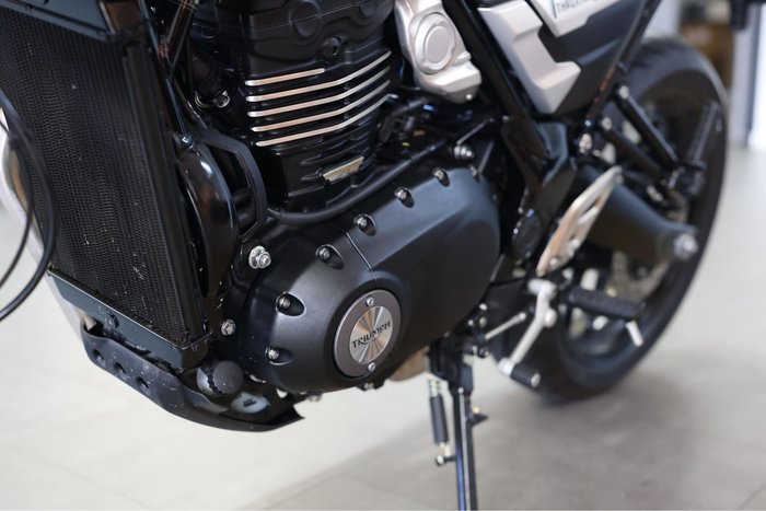 2026 Triumph Thruxton 400 Thruxton Black