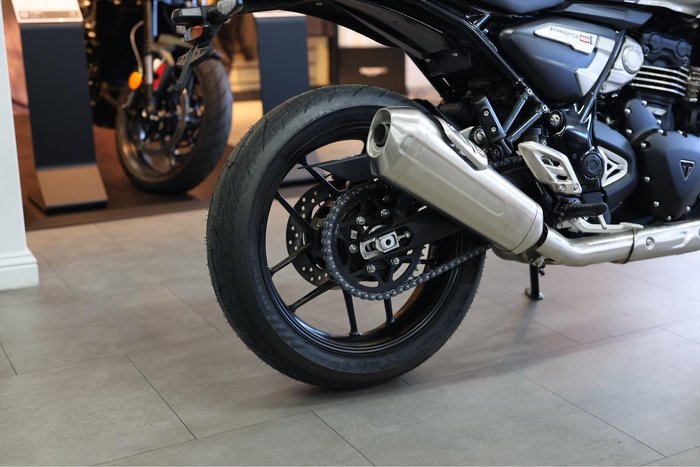 2026 Triumph Thruxton 400 Thruxton Black