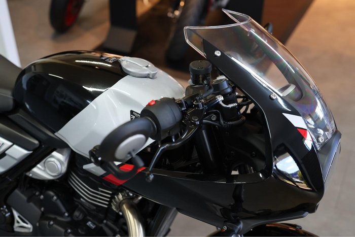 2026 Triumph Thruxton 400 Thruxton Black