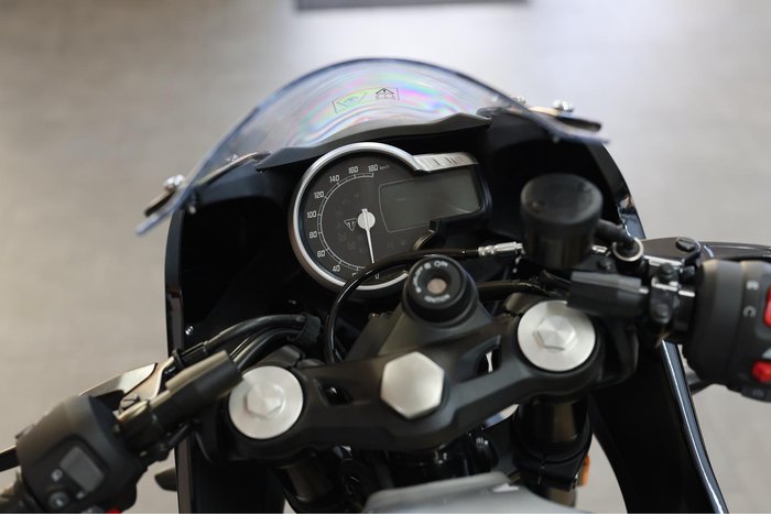 2026 Triumph Thruxton 400 Thruxton Black
