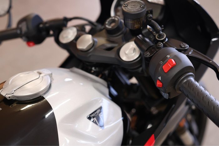 2026 Triumph Thruxton 400 Thruxton Black