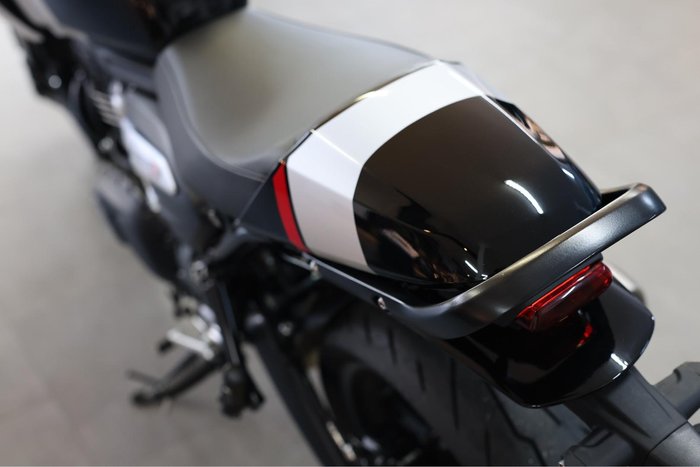 2026 Triumph Thruxton 400 Thruxton Black