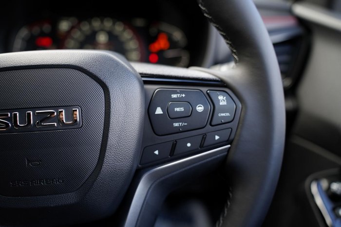 2025 Isuzu MU-X X-TERRAIN