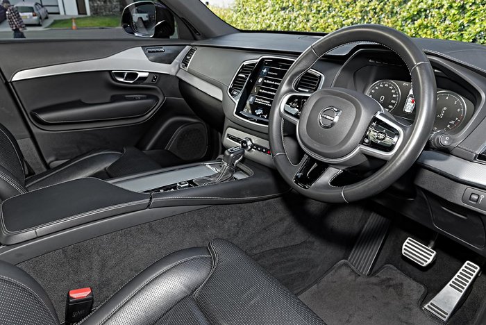 2021 Volvo XC90 T6 R-Design