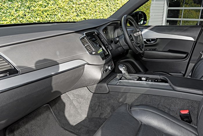 2021 Volvo XC90 T6 R-Design