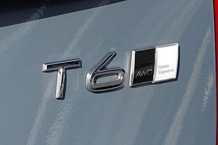 2021 Volvo XC90 T6 R-Design
