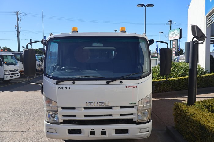 2014 ISUZU NPR 200
