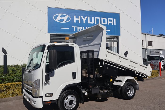 2014 ISUZU NPR