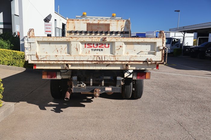 2014 ISUZU NPR 200