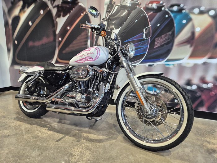 2006 Harley-Davidson 1200 Custom (XL1200C) Sportster White