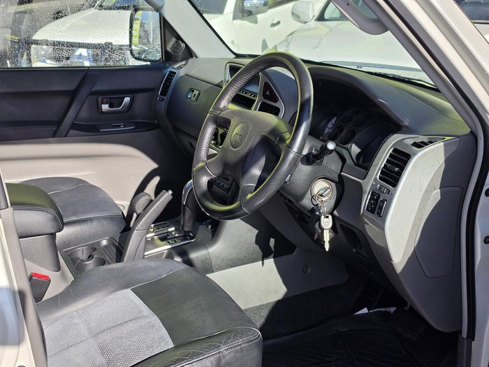 2005 Mitsubishi Pajero Platinum Edition