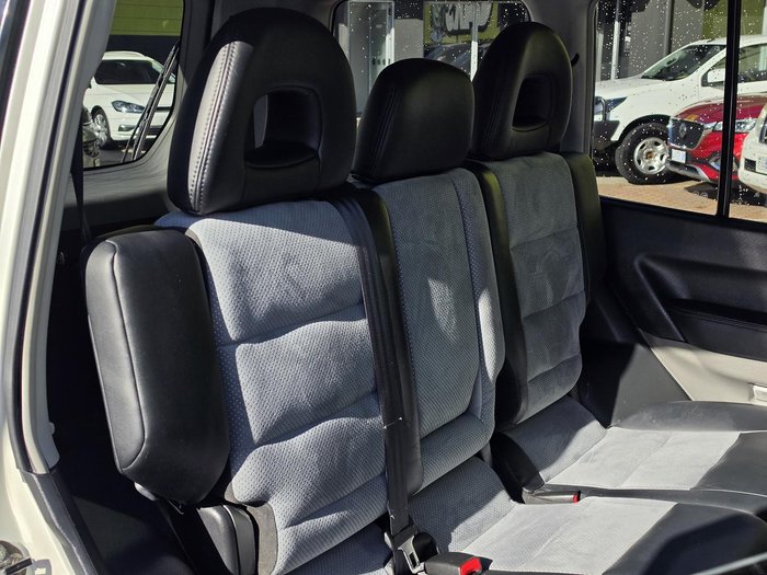2005 Mitsubishi Pajero Platinum Edition