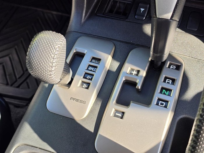 2005 Mitsubishi Pajero Platinum Edition