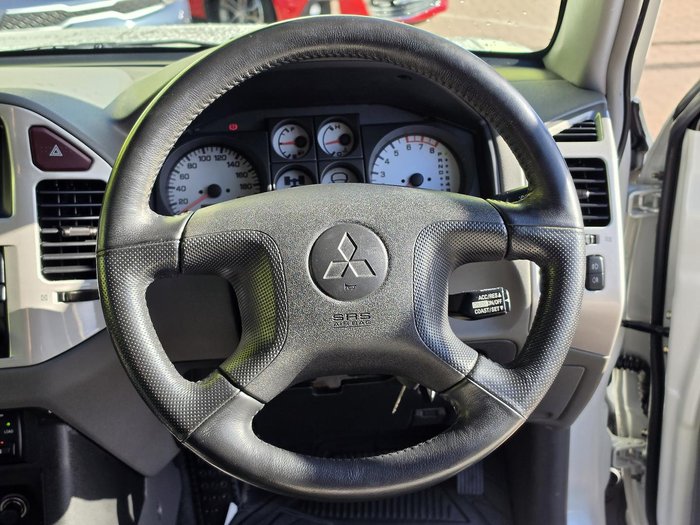 2005 Mitsubishi Pajero Platinum Edition