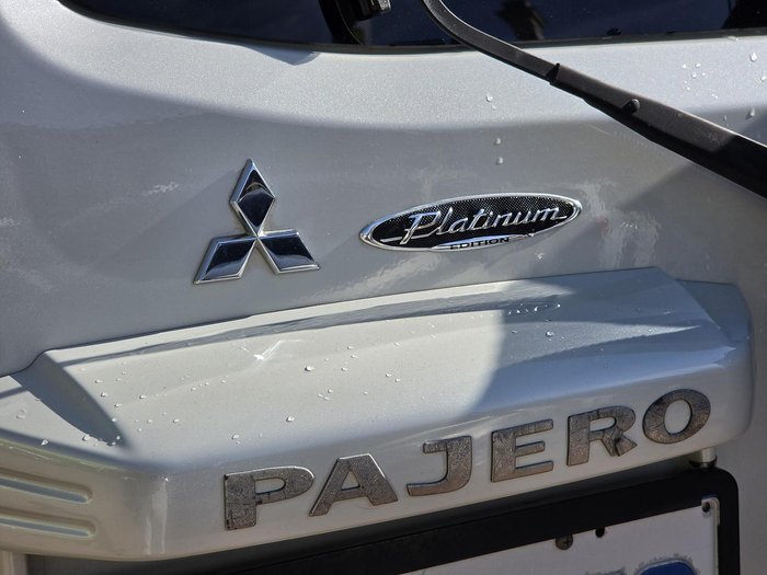 2005 Mitsubishi Pajero Platinum Edition