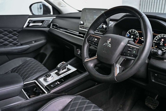 2022 Mitsubishi Outlander Exceed