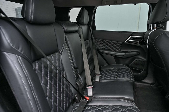 2022 Mitsubishi Outlander Exceed