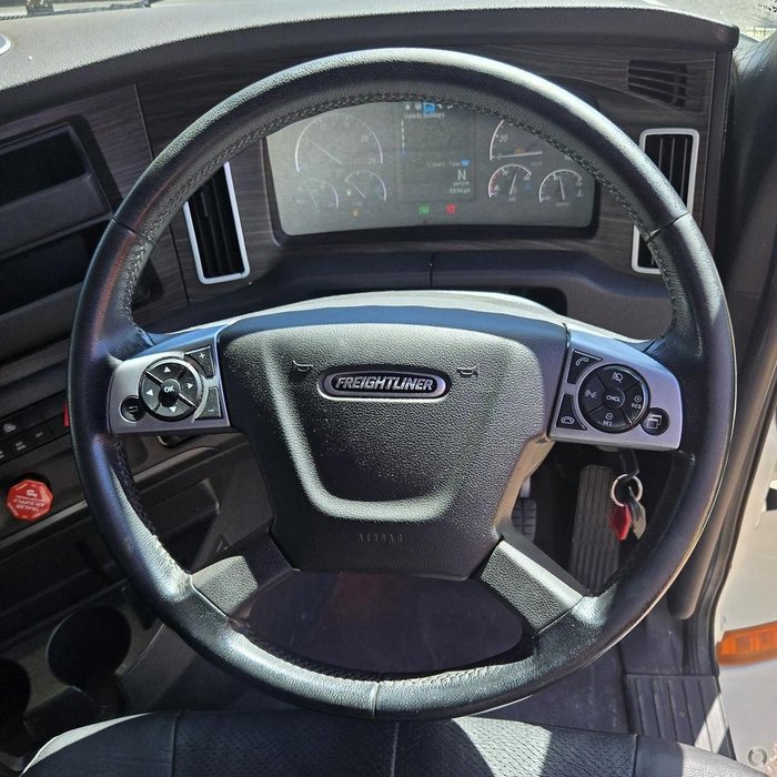 2021 Freightliner Cascadia 126 WHITE