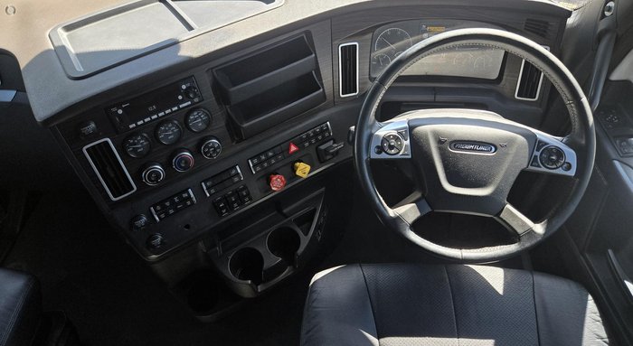 2021 Freightliner Cascadia 126 WHITE
