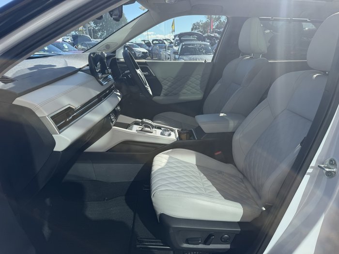 2023 Mitsubishi Outlander PHEV Exceed