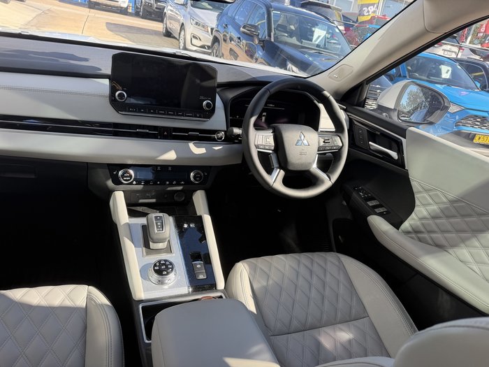 2023 Mitsubishi Outlander PHEV Exceed