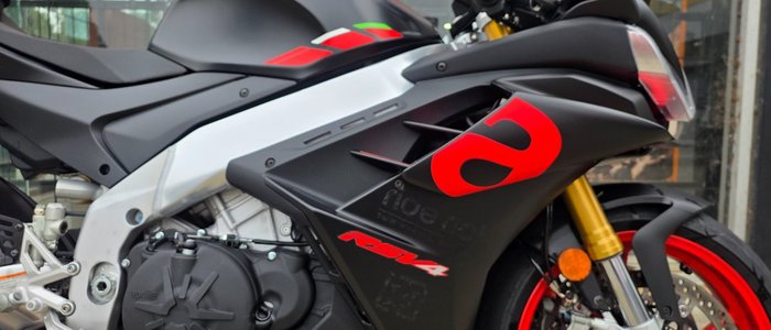 2024 APRILIA RSV4 BLACK