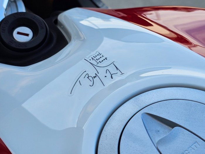 2023 DUCATI PANIGALE V2 BAYLISS 20TH ANNIV Red