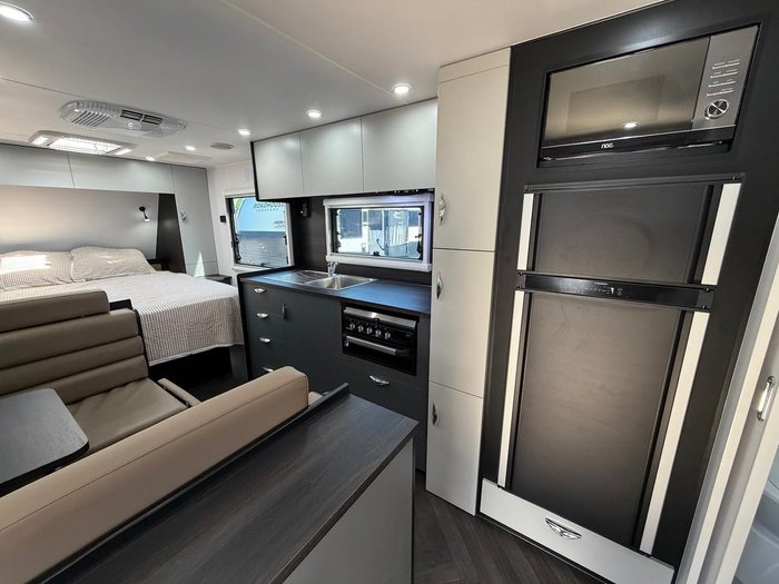 2026 ROADHOUSE CARAVANS Frontier 19.6ft Semi Off Road