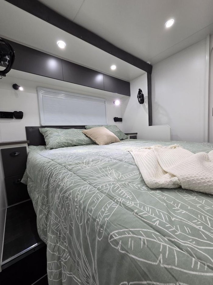 2026 Safari Caravans Delta226 Slide Out