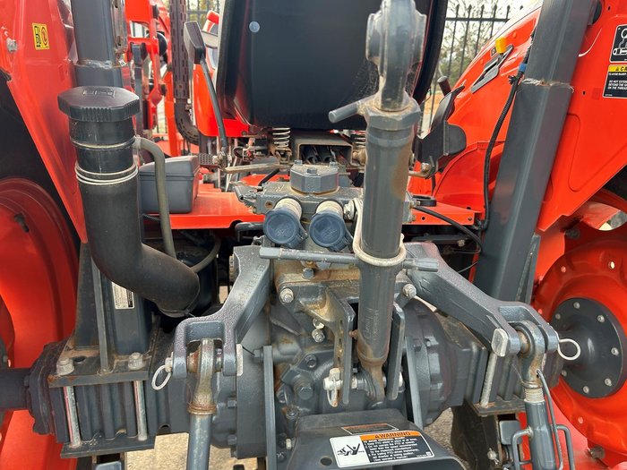 2023 Kubota M7040suhd 68Hp Rops Tractor & Qvx26 Loader