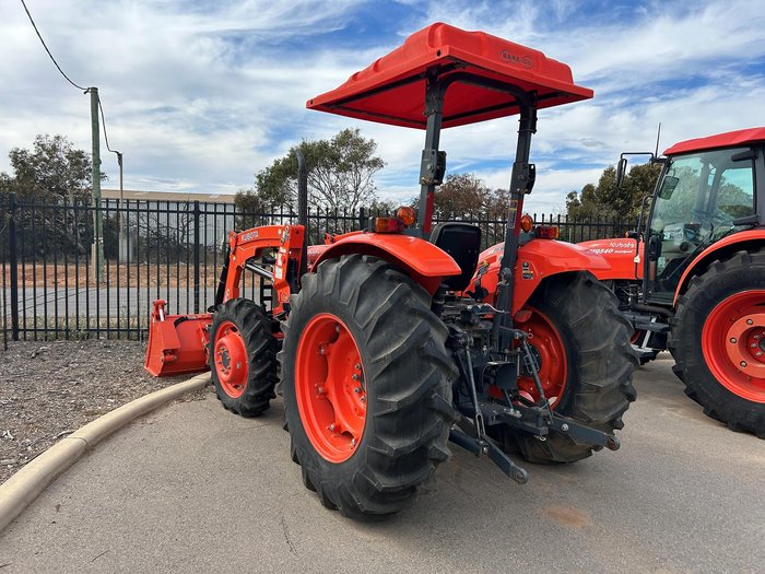 2023 Kubota M7040suhd 68Hp Rops Tractor & Qvx26 Loader