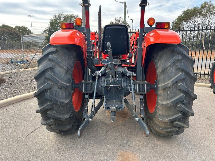 2023 Kubota M7040suhd 68Hp Rops Tractor & Qvx26 Loader