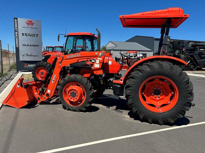 2023 Kubota M7040suhd 68Hp Rops Tractor & Qvx26 Loader
