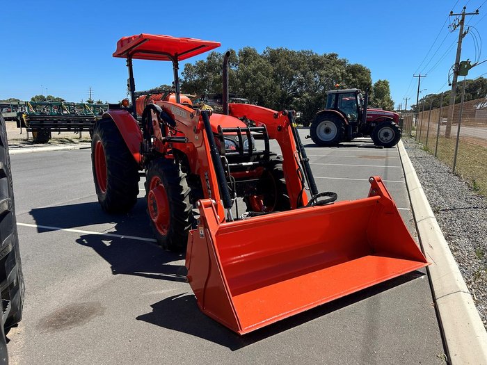 2023 Kubota M7040suhd 68Hp Rops Tractor & Qvx26 Loader