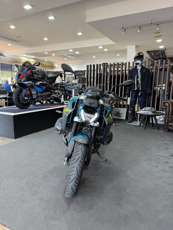 2026 BMW Motorrad R 1300 R (0M51) Snapper Rock Blue