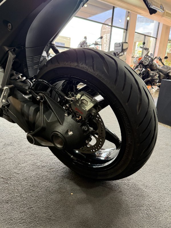 2026 BMW Motorrad R 1300 R (0M51) Snapper Rock Blue