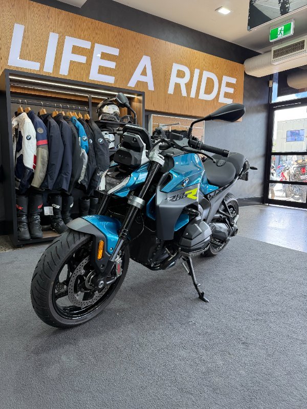 2026 BMW Motorrad R 1300 R (0M51) Snapper Rock Blue