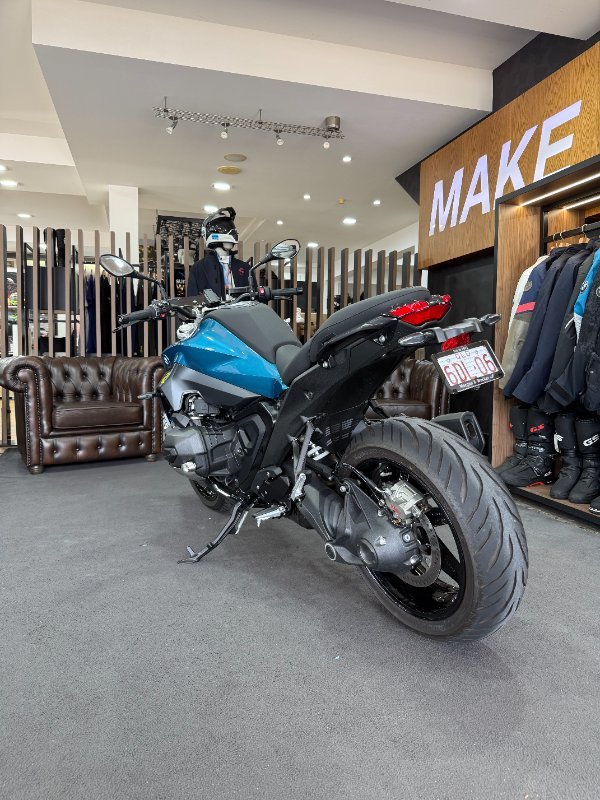 2026 BMW Motorrad R 1300 R (0M51) Snapper Rock Blue