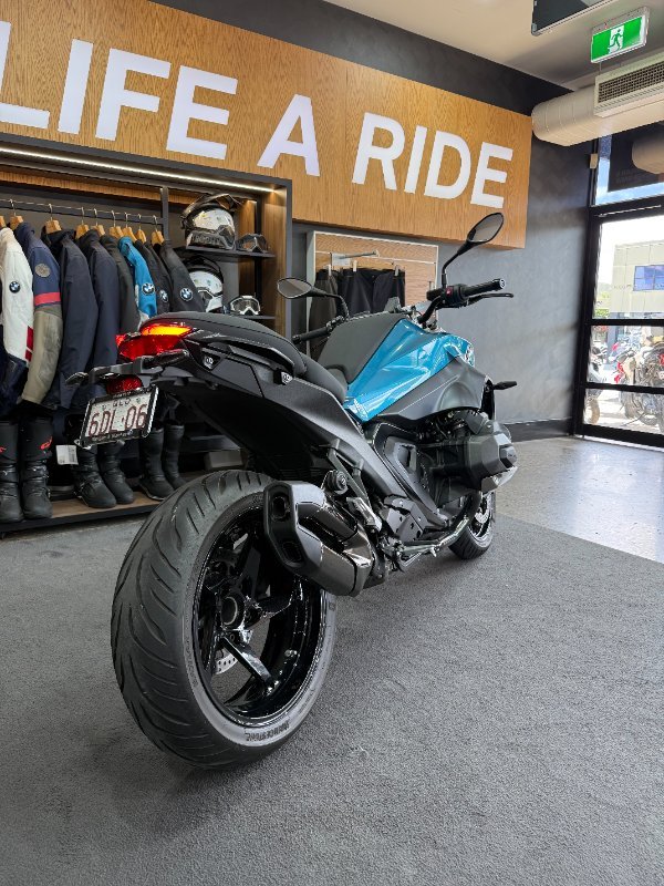2026 BMW Motorrad R 1300 R (0M51) Snapper Rock Blue