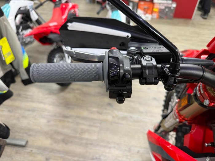 2026 Rieju MR Pro 300i
