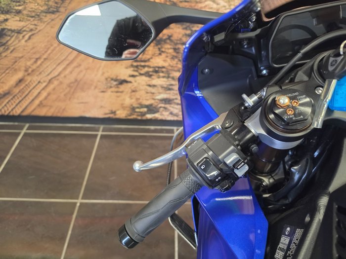 2025 Yamaha YZF-R1 BLUE