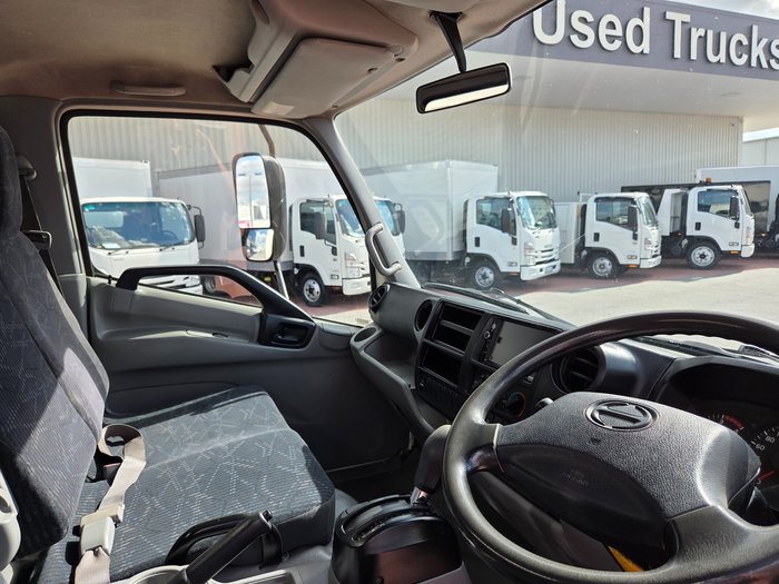 2013 Hino 616 - 300 Series AUTO 6 Pallet Tautliner