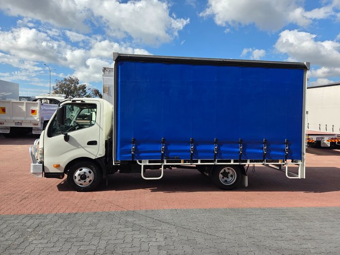 2013 Hino 616 - 300 Series AUTO 6 Pallet Tautliner