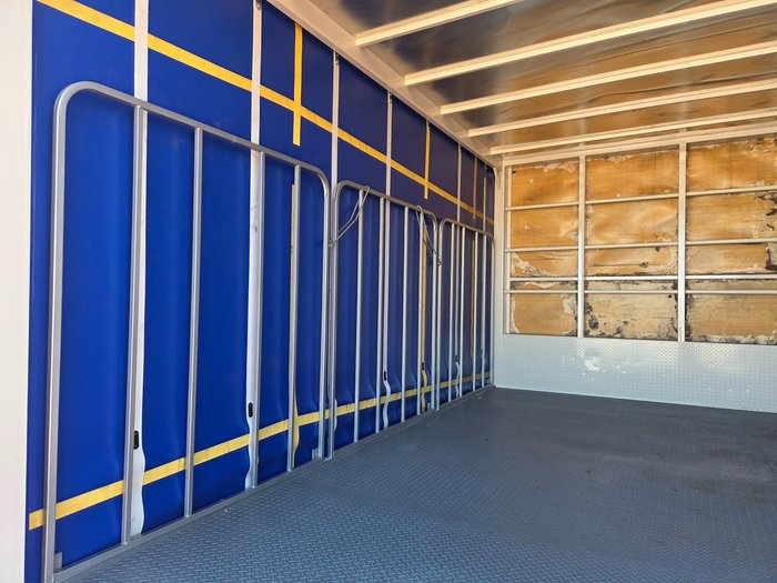 2013 Hino 616 - 300 Series AUTO 6 Pallet Tautliner