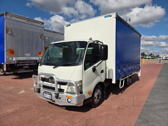 2013 Hino 616 - 300 Series AUTO 6 Pallet Tautliner