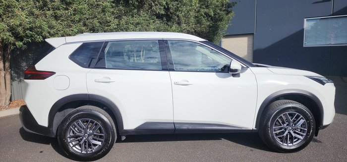 2025 Nissan X-TRAIL ST
