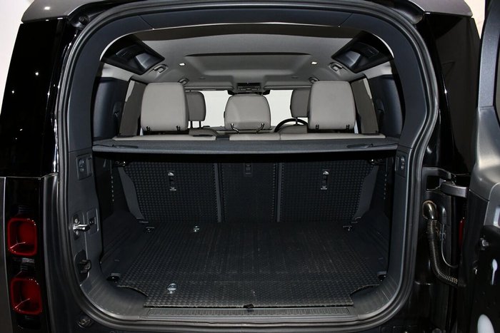 2023 Land Rover Defender 110 D300 SE