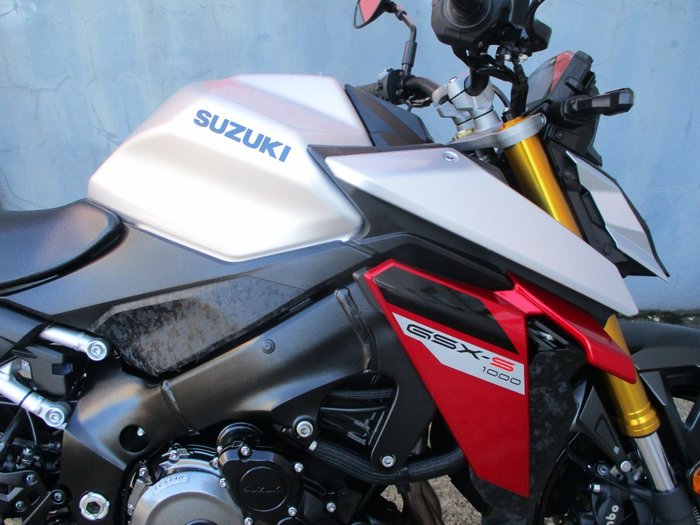 2023 Suzuki GSX-S1000 SILVER