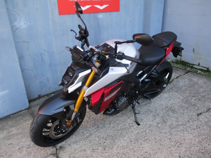 2023 Suzuki GSX-S1000 SILVER
